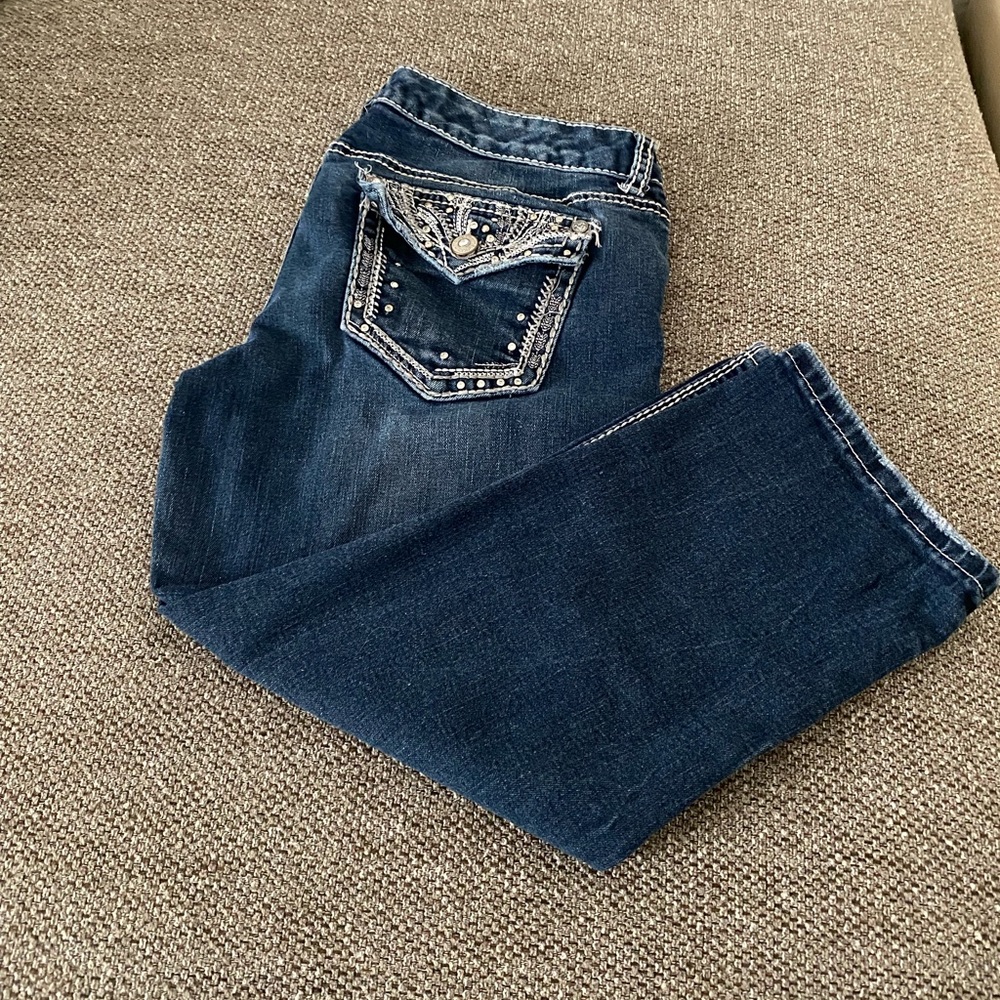 EUC Maurices Capris with embroidery and bling